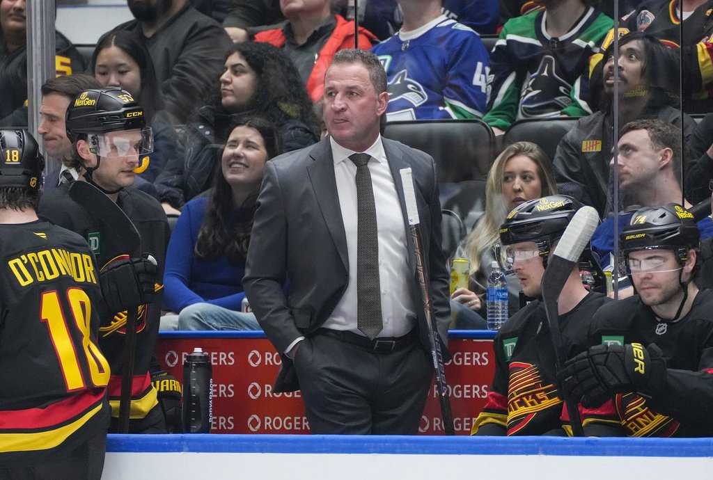 Vancouver Canucks fire head coach and 3 assistant coaches