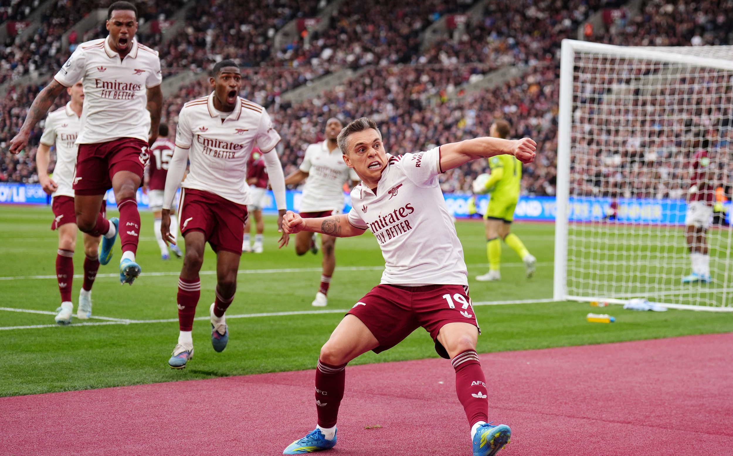 Arsenal put one hand on Premier League trophy with controversial win over West Ham