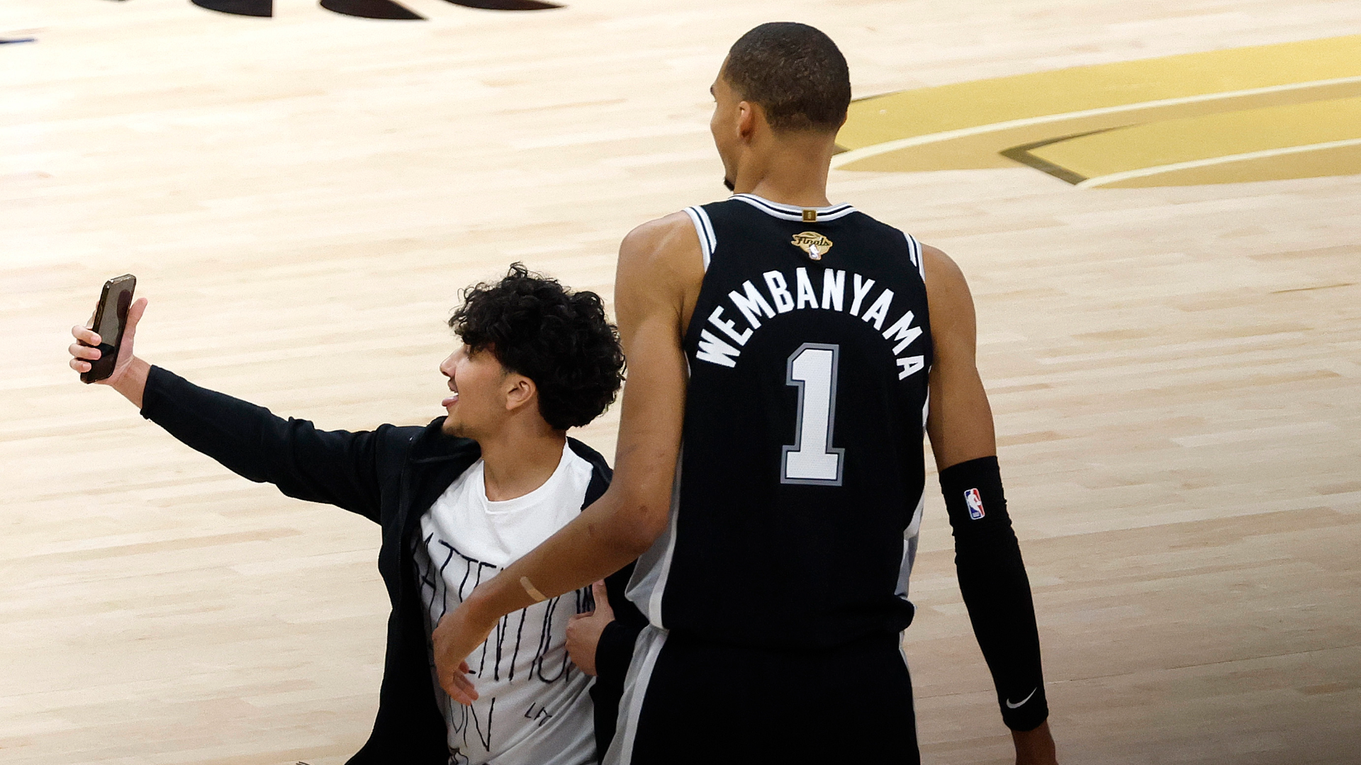 Fan banned from NBA arenas for life after running onto court to take selfie with Victor Wembanyama